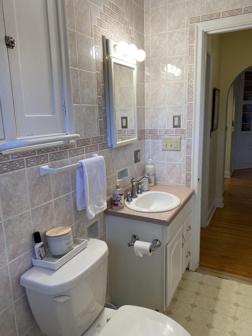 Toilet, Bathroom, towels