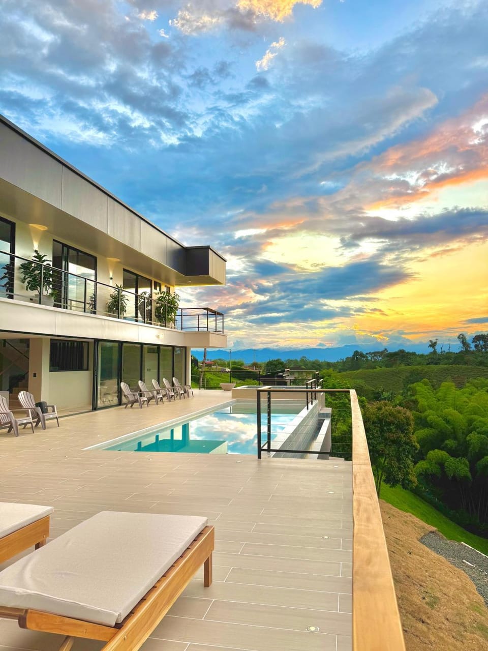 Casa RIO - Luxury Above the River Villa in Risaralda