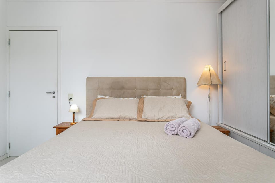 Bed, Bedroom, towels, wardrobe