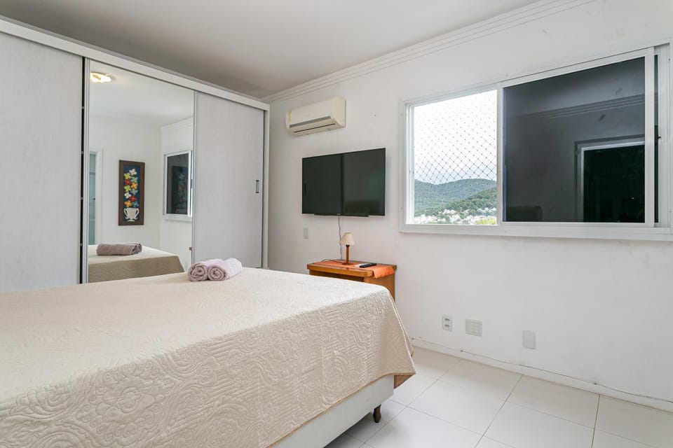 Bed, TV and multimedia, Bedroom, air conditioner