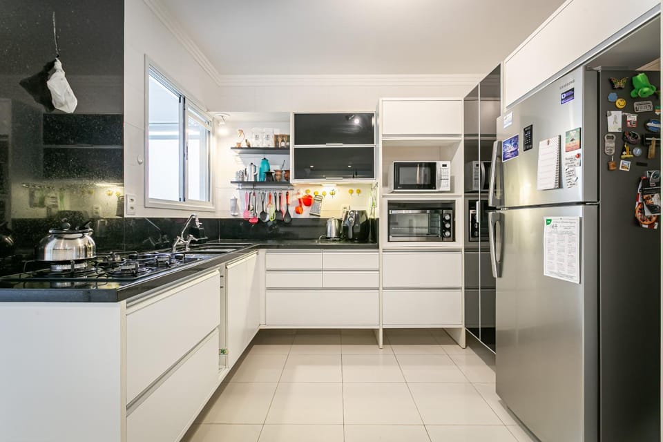 Kitchen or kitchenette, pet friendly, stove, toaster
