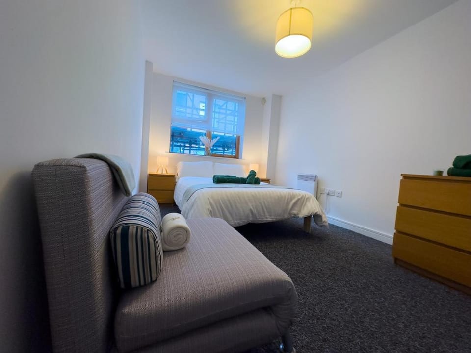 Stylish City Centre Flat - Balcony and Parking Apartment in Manchester