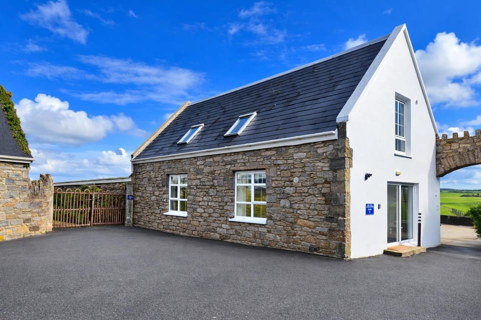 Aran View Holiday Homes - The Courtyard Suite - Cozy for two Apartment in County Clare