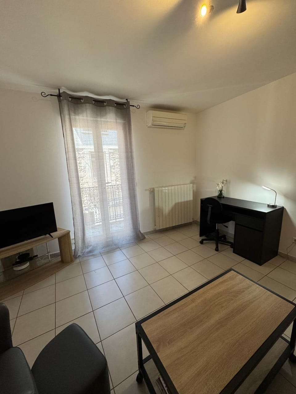 Seating area, internet