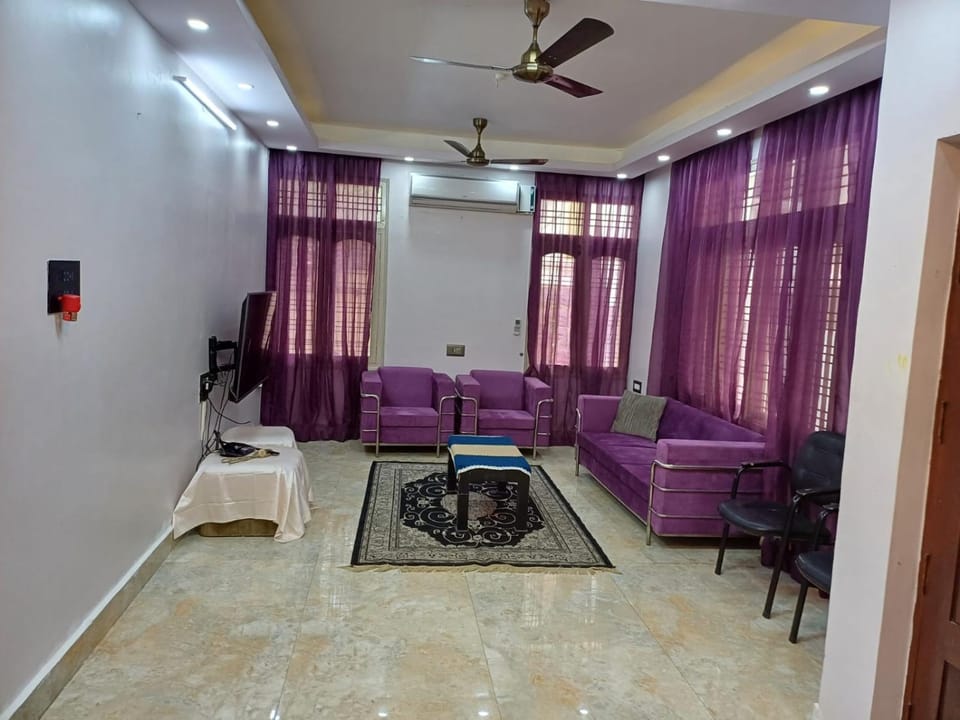 TV and multimedia, Living room, Seating area, air conditioner
