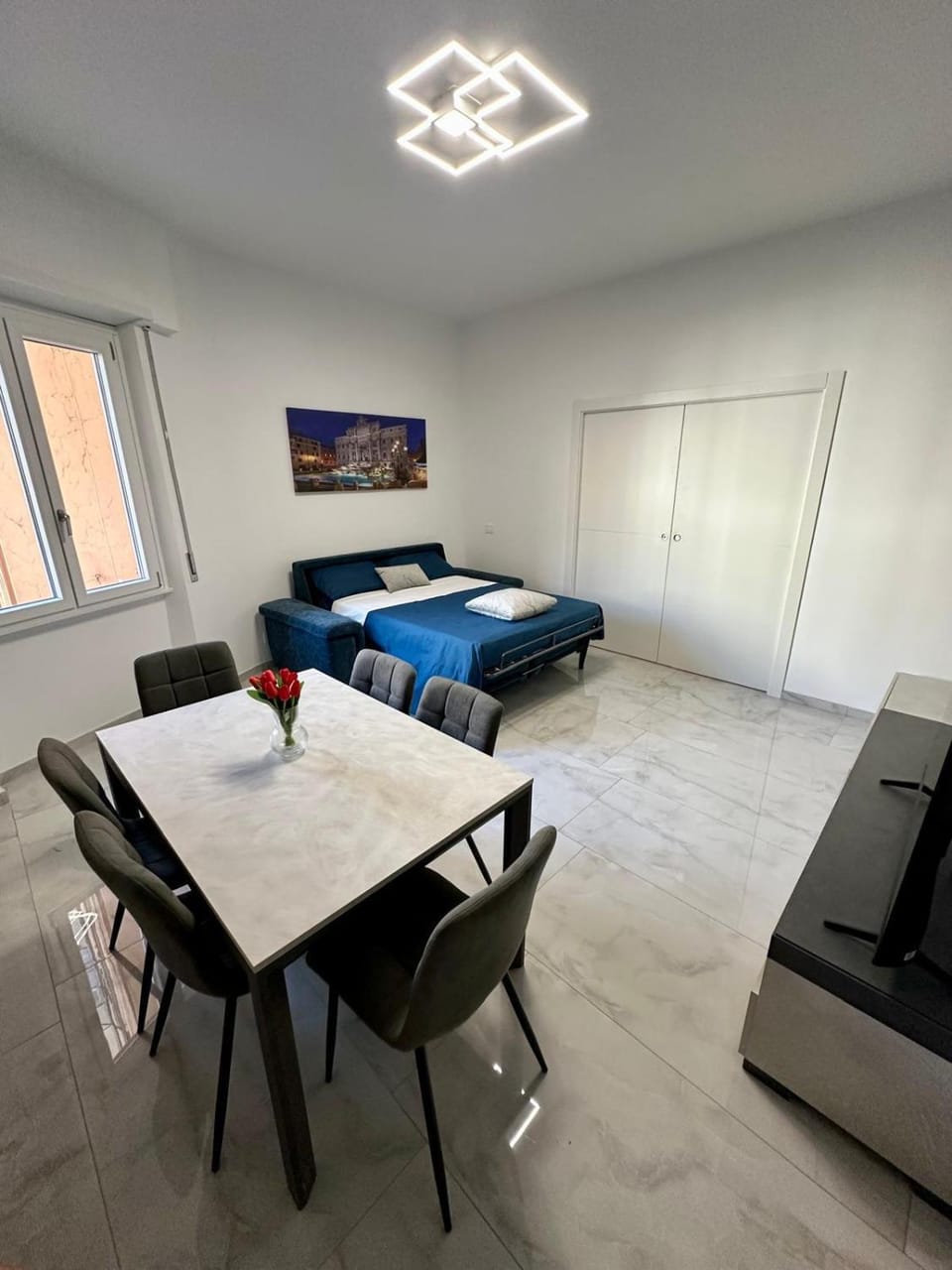 Bed, TV and multimedia, Living room, Seating area, Dining area