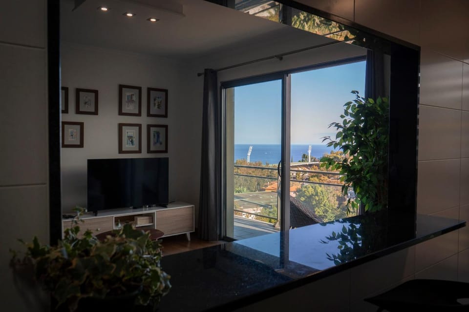Natural landscape, TV and multimedia, Dining area, Evening entertainment, Sea view
