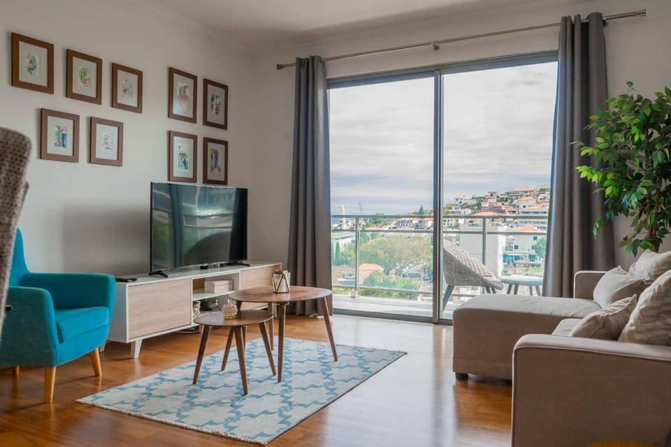 Natural landscape, TV and multimedia, Living room