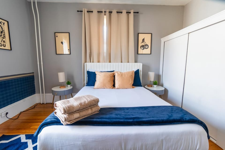 3BDR 2BA Downtown Salem with Parking Apartment in Marblehead