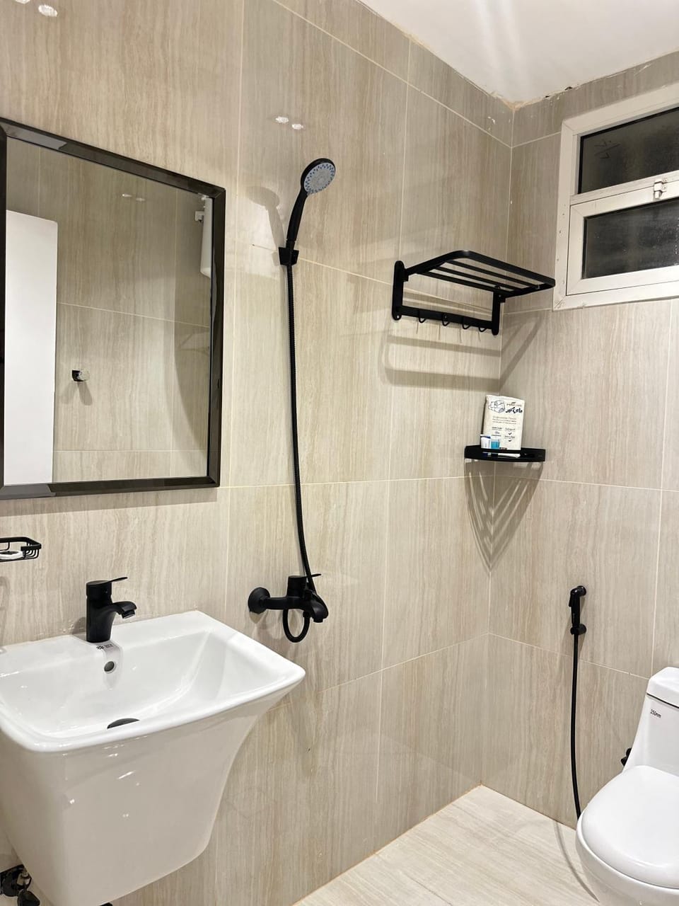 Shower, Toilet, Bathroom, Bath, towels