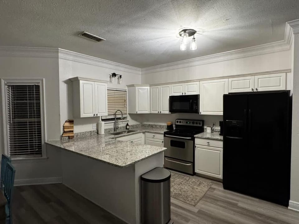 More Cowbell 4 Bedroom 4 full bath minutes from MSU House in Mississippi
