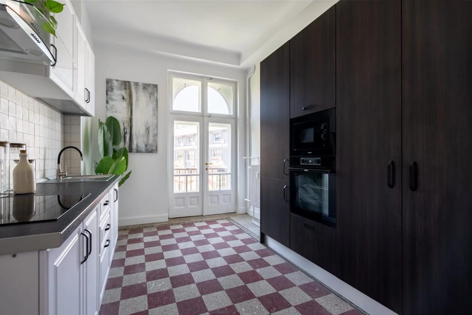 Kitchen or kitchenette, oven, pet friendly, stove