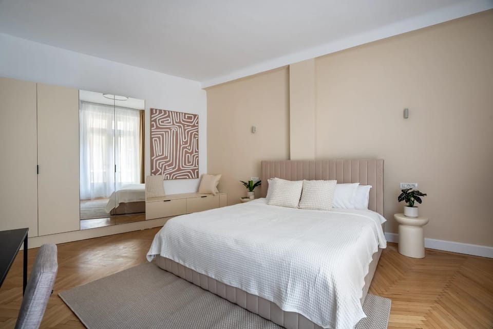 Bed, Photo of the whole room, Bedroom
