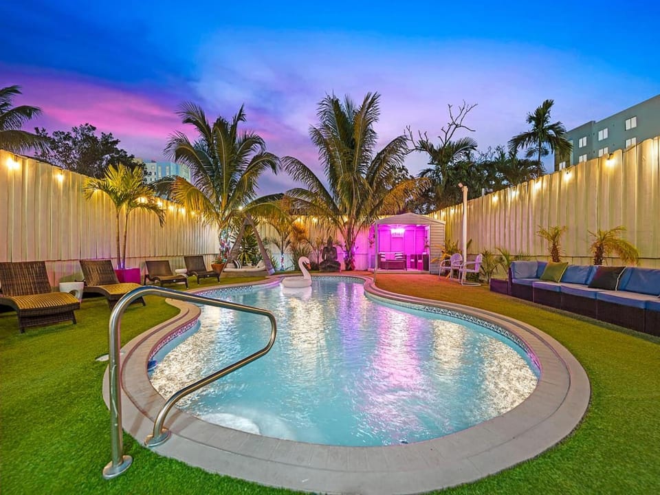The Velvet Palm Midtown Pool and Hot Tub House in Miami