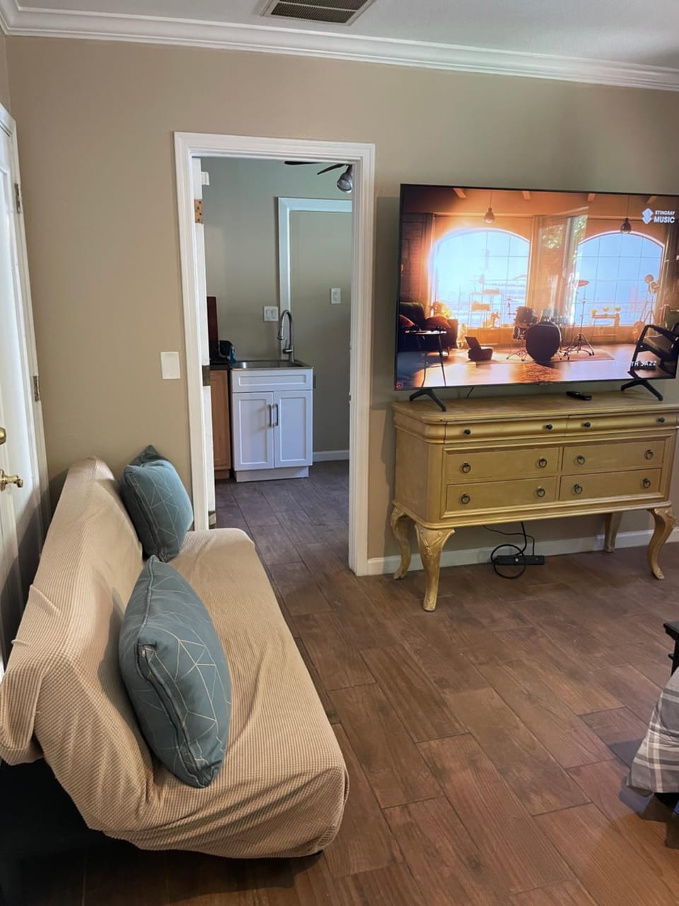 TV and multimedia, Kitchen or kitchenette, Seating area