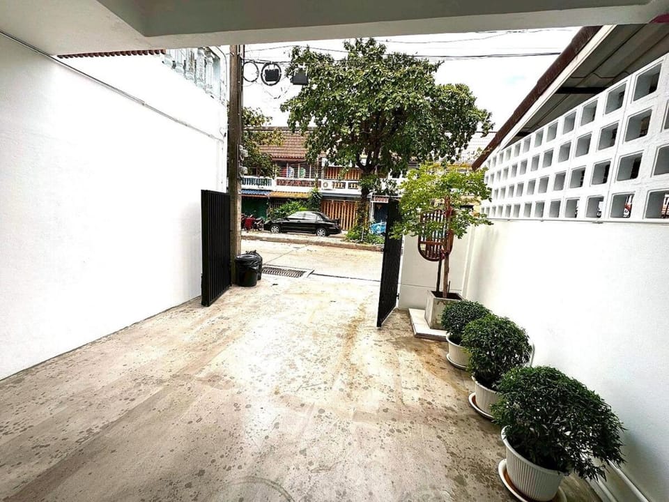 Property building, Day, Parking