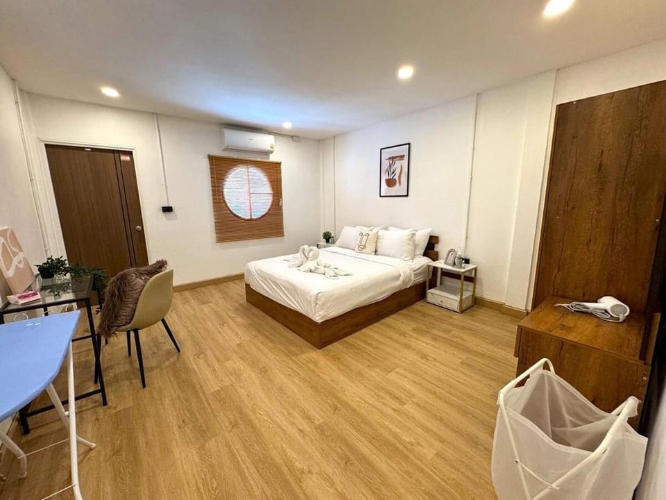 Bed, Photo of the whole room, Bedroom, towels, wardrobe