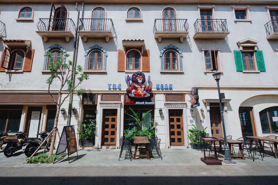 Restaurant/places to eat, Balcony/Terrace, Lounge or bar