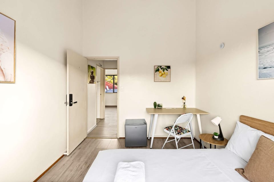 Tranquil Double Room - Walk to Train & Cabramatta Eats - Shared Bathroom House in Sydney
