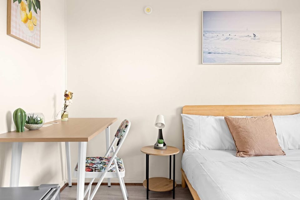 Tranquil Double Room - Walk to Train & Cabramatta Eats - Shared Bathroom House in Sydney