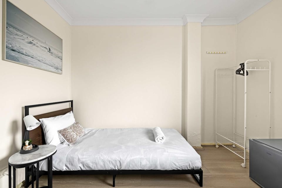 Serene Single Room in Canley Vale - Steps to Train & Local Dining - Shared Bathroom House in Sydney