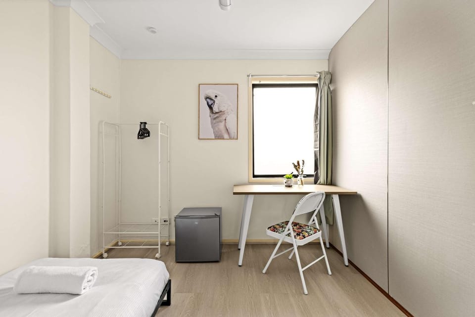 Serene Single Room in Canley Vale - Steps to Train & Local Dining - Shared Bathroom House in Sydney