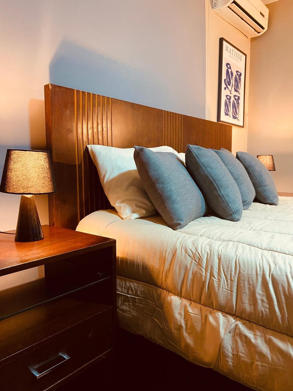 Bed, Photo of the whole room, Bedroom, air conditioner