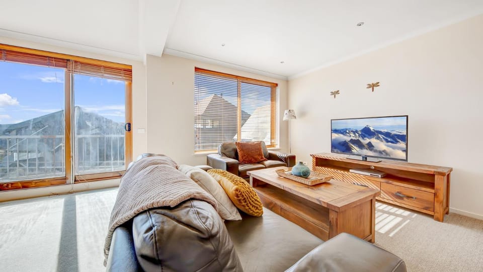 Living room, Mountain view
