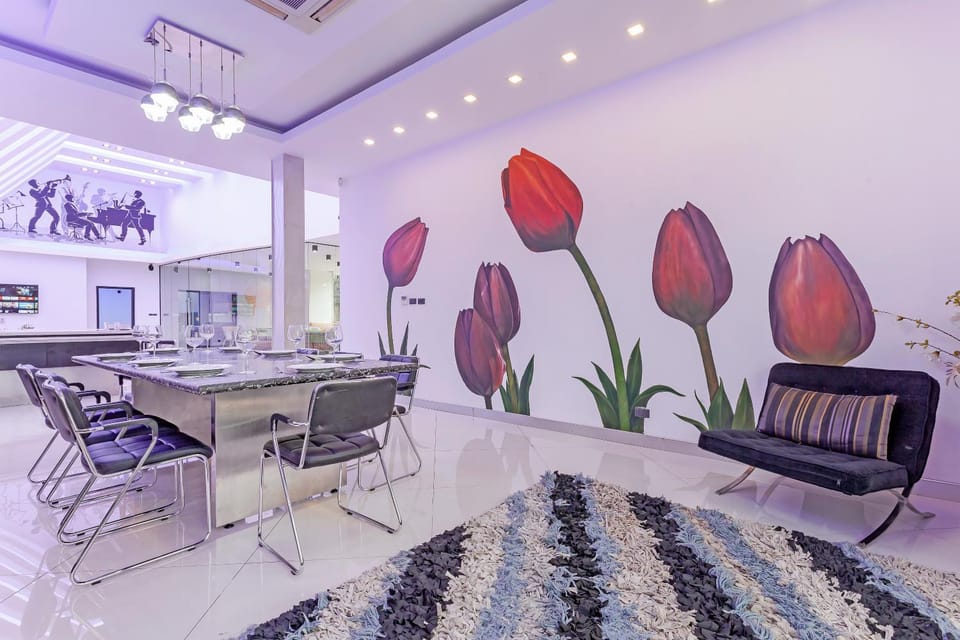 Living room, Dining area