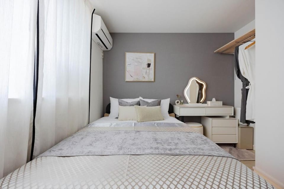 Bed, Photo of the whole room, Bedroom, air conditioner