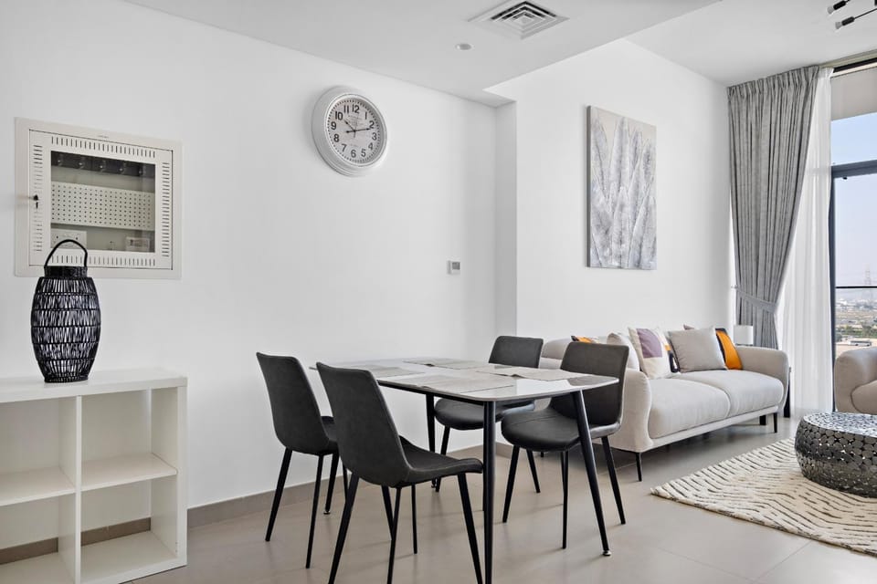VayK - Large 1BR Near Hospital and Mall Apartment in Dubai