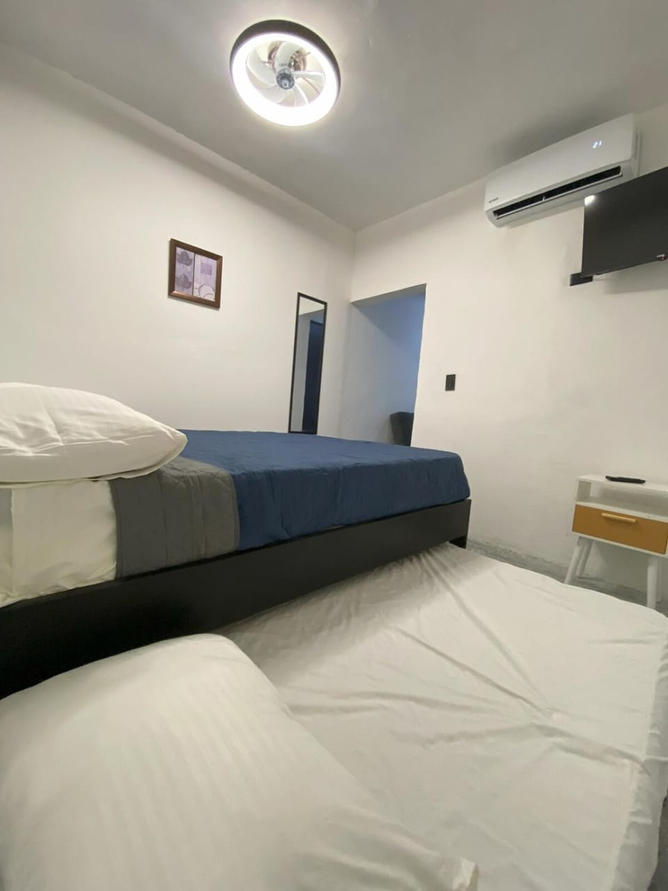 Bed, TV and multimedia, Photo of the whole room, Bedroom, air conditioner