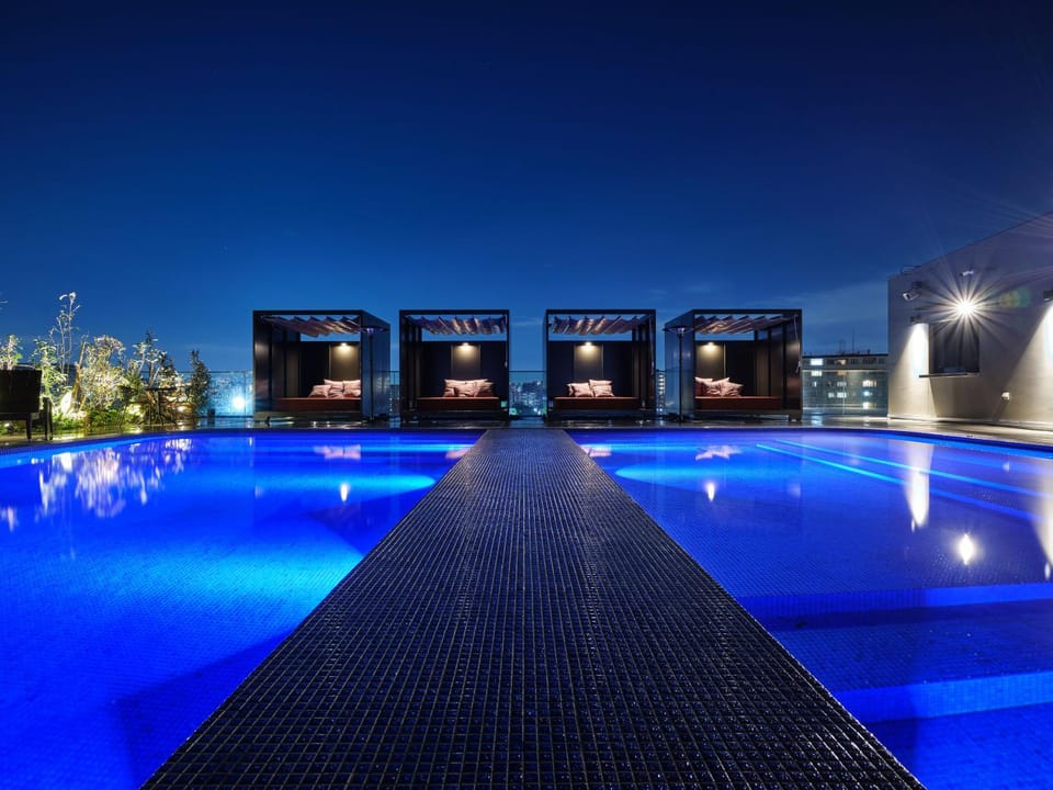 Swimming pool