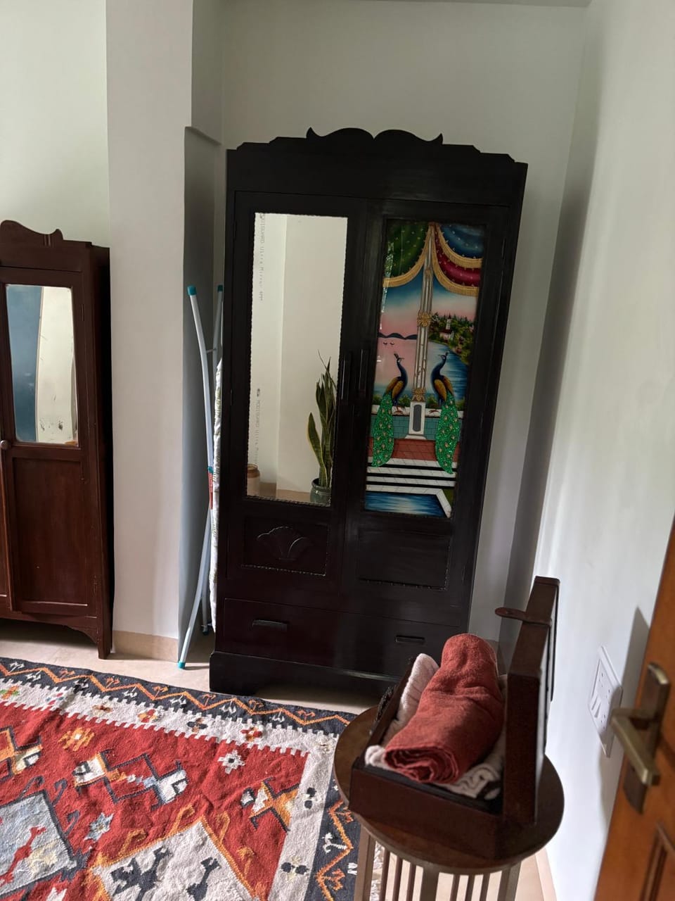 Serene stay in chuim village Apartment in Mumbai