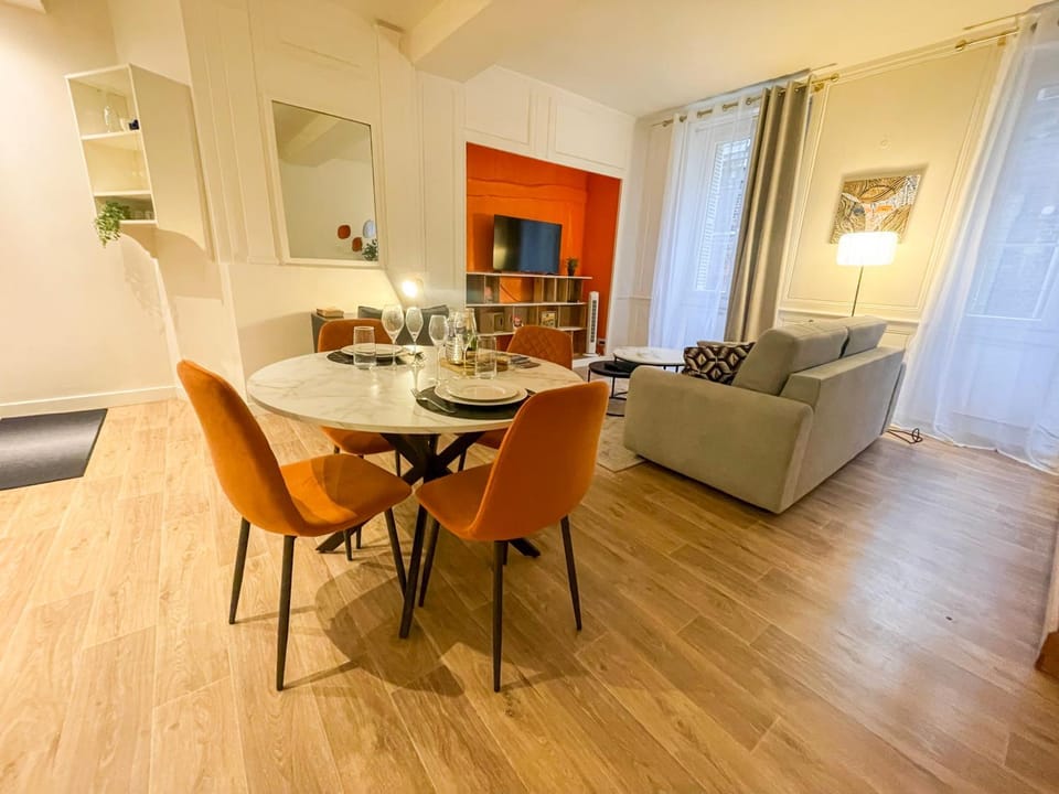 TV and multimedia, Kitchen or kitchenette, Seating area, Dining area, stove