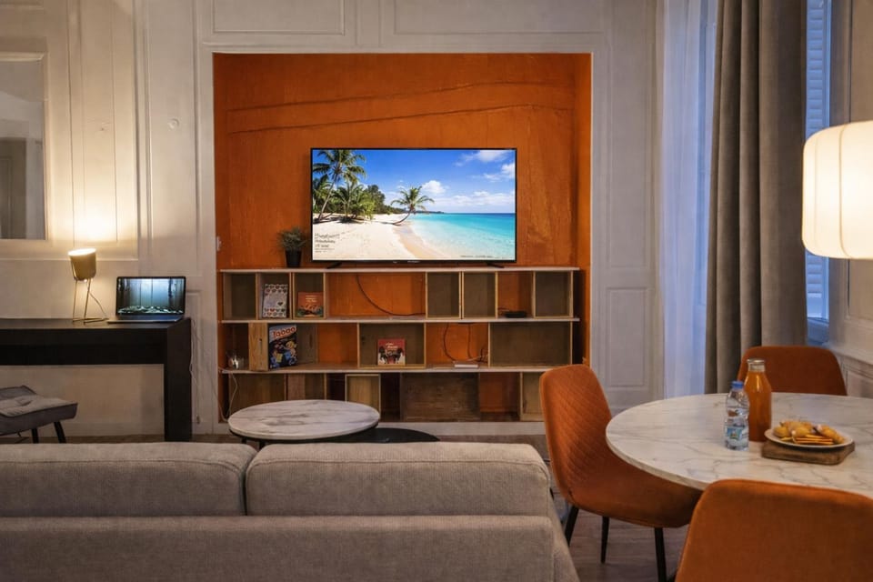 TV and multimedia, Seating area, Dining area, internet