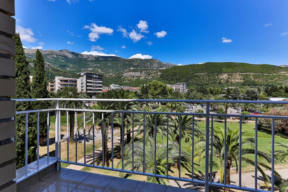 Natural landscape, View (from property/room), Balcony/Terrace