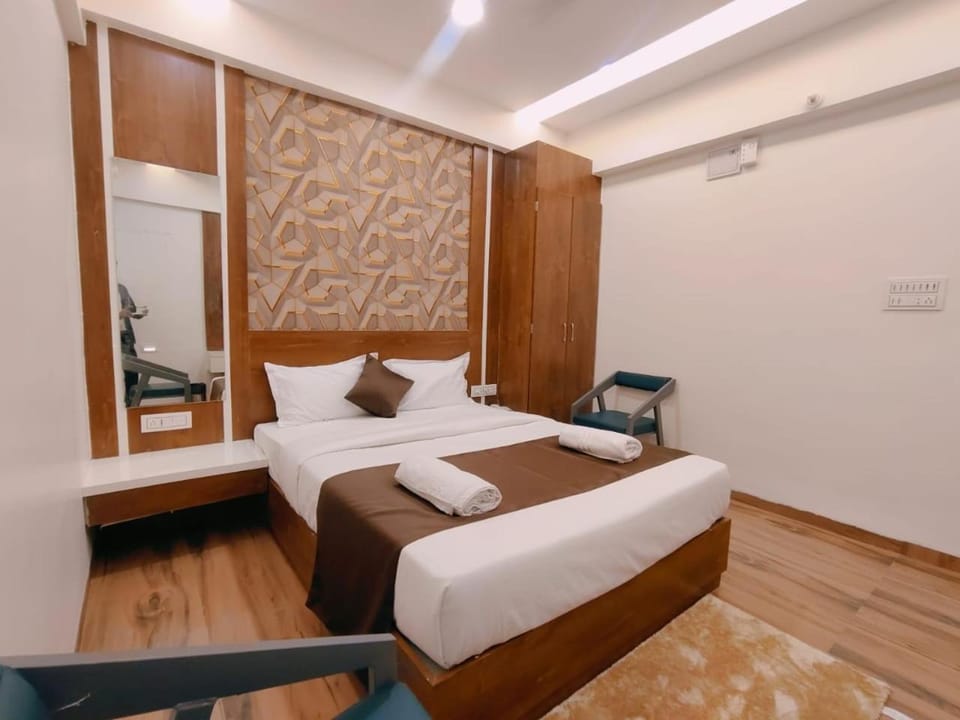 Photo of the whole room, wardrobe