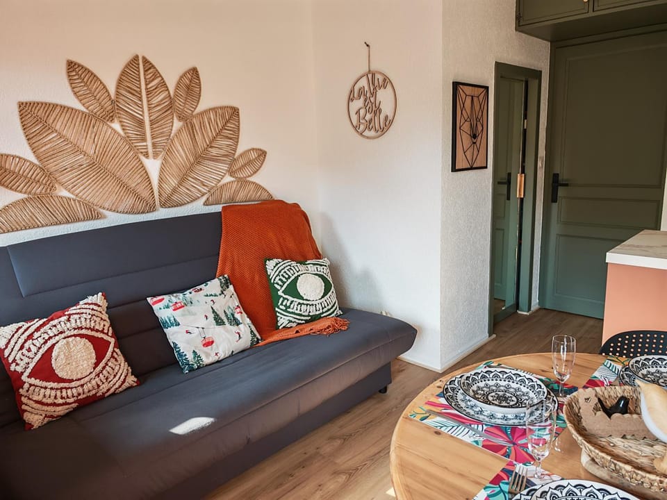 Living room, Seating area