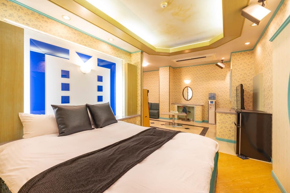 Photo of the whole room, Bedroom