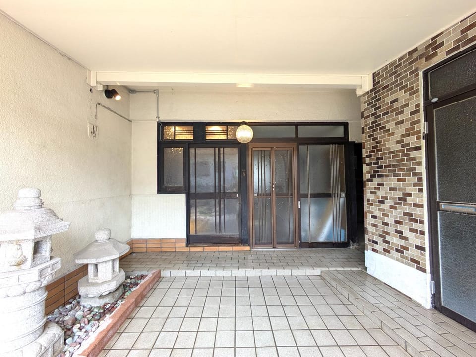 Facade/entrance