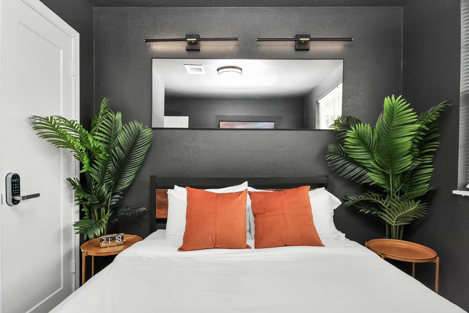 Bed, Photo of the whole room, Decorative detail, Bedroom, towels
