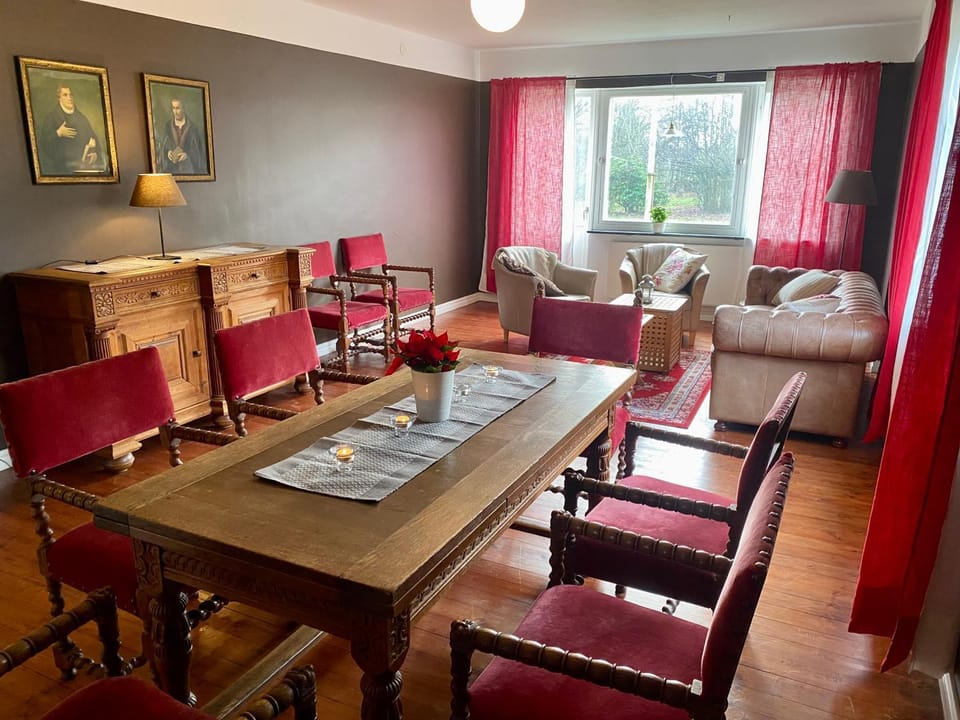 Communal lounge/ TV room