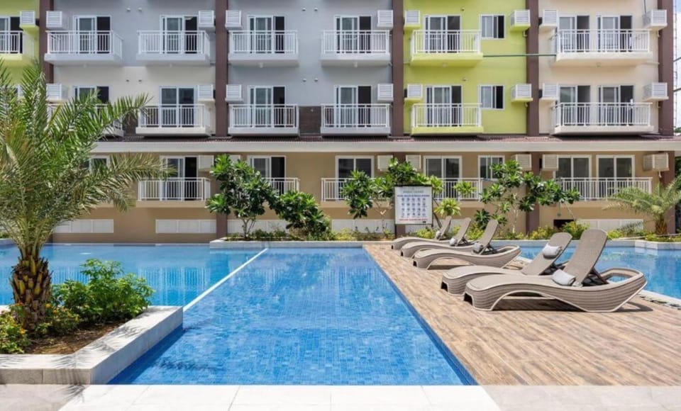 Condo unit near Mactan Airport with Pool, Gym, Free WiFi, and Netflix Apartment hotel in Lapu-Lapu City