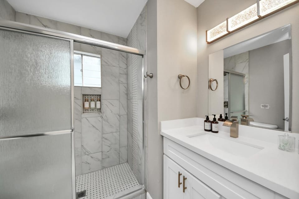 Shower, Bathroom, towels