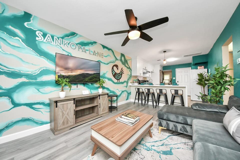 Communal lounge/ TV room, TV and multimedia, Kitchen or kitchenette, Living room, Decorative detail, Seating area, Dining area, Evening entertainment, stove, washing machine