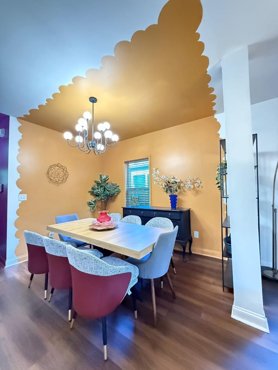 Seating area, Dining area