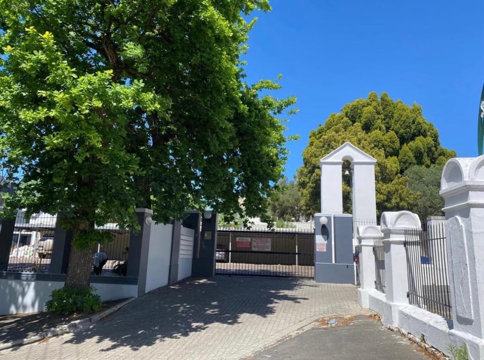 Property building, Neighbourhood, Street view, Parking