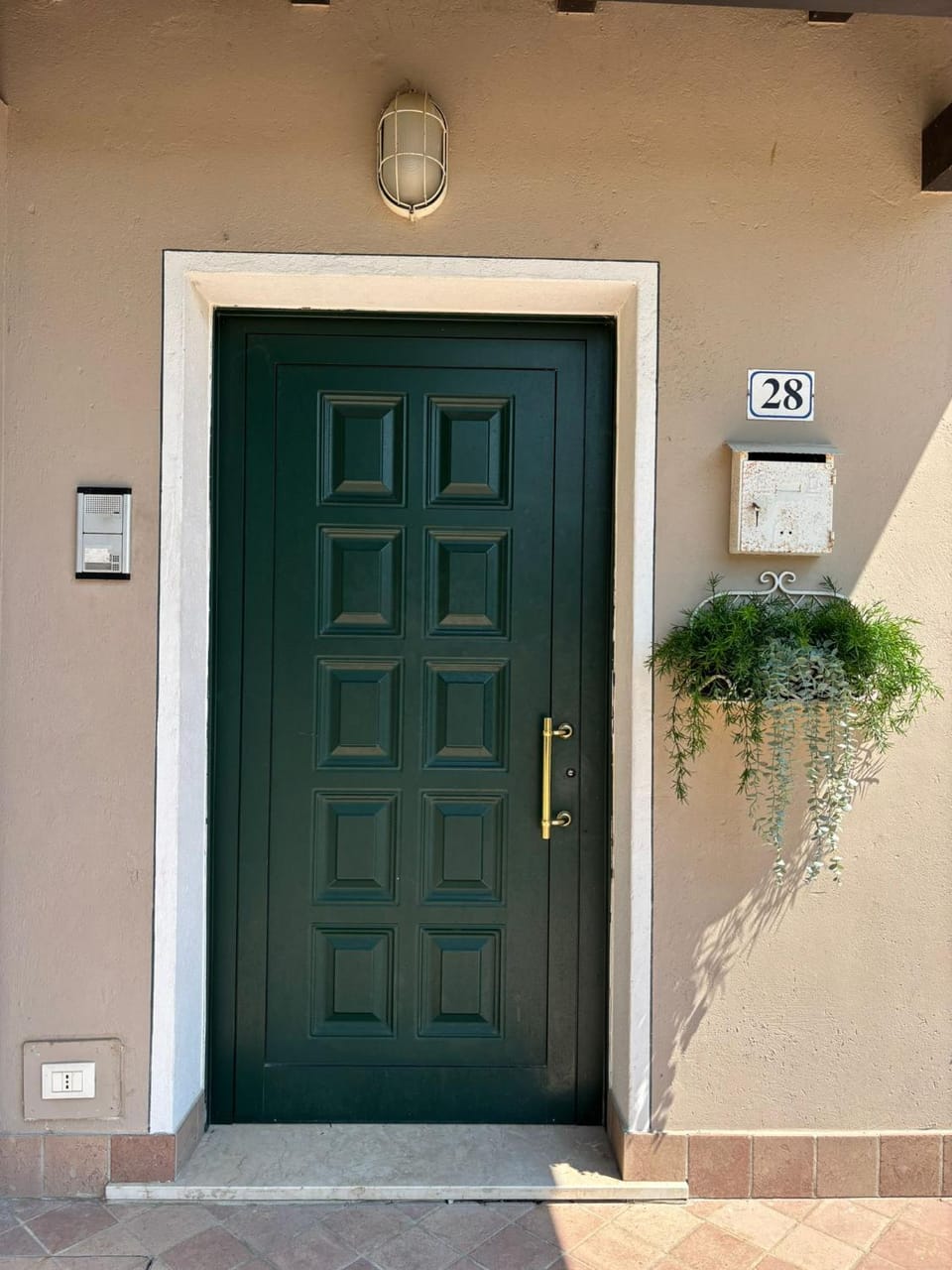 Facade/entrance