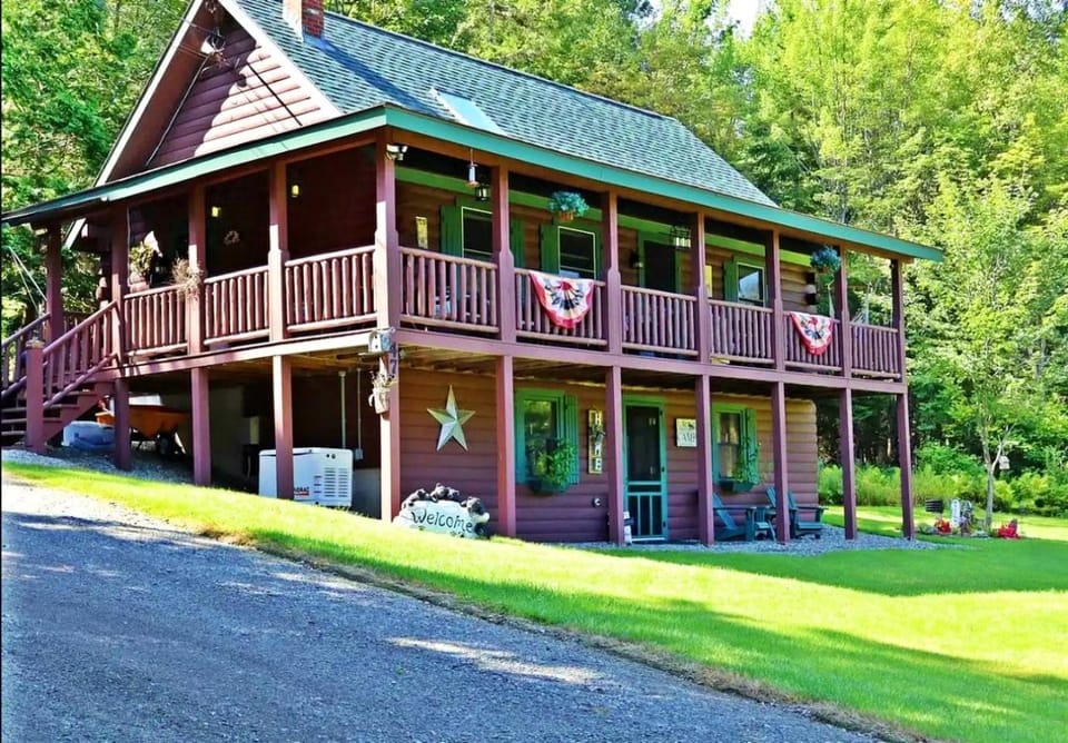 Radiant Cozy Cabin Sanctuary Near Brassua Lake, Maine Cabin in Moosehead Lake